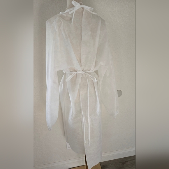 Disposable/Washable Protective Gowns/Scrubs pack of 4 - Picture 4 of 4